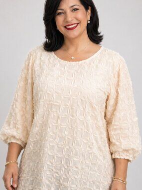 NWT - Plus Size 1X ivory shirt. Textured Monroe & Main Ivory Blouse.  Dressy top